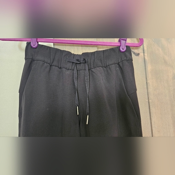 LULULEMON On the Fly Pant in black. Size 2 - Picture 11 of 16